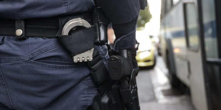 Θεσσαλονίκη: Συνελήφθησαν τρεις αστυνομικοί που έπαιρναν «φακελάκια» αντί να κόβουν κλήσεις