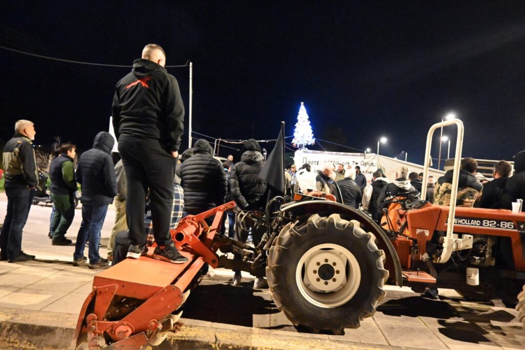 Αγροτικές κινητοποιήσεις: Στάση αναμονής των αγροτών μετά τις ανακοινώσεις Τσιάρα - Παραμένουν στα μπλόκα - Ζητούν πιο συγκεκριμένα μέτρα