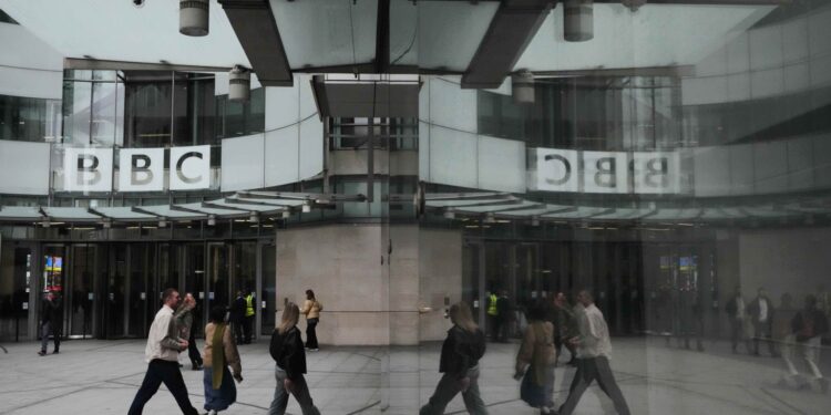 Ο Ντόναλντ Τραμπ κατέθεσε αγωγή 10 δισ. δολαρίων κατά του BBC για συκοφαντική δυσφήμιση