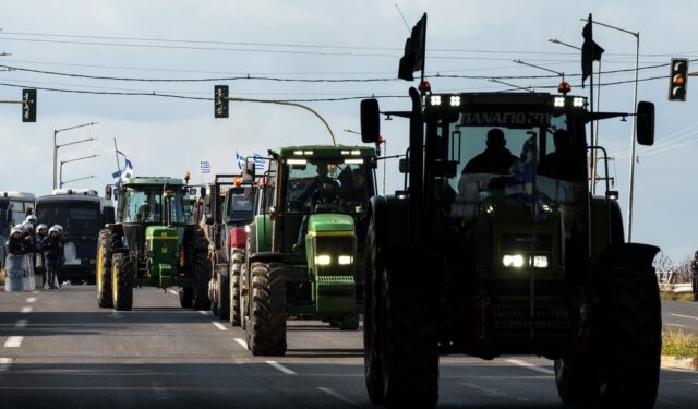 Αγροτικές κινητοποιήσεις: Συνεχίζονται εντονότερες, μετά το φιάσκο με τον ΕΛΓΑ