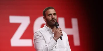 Ο ευρωβουλευτής του ΣΥΡΙΖΑ Νίκος Παππάς έδειρε δημοσιογράφο στο Στρασβούργο – Τέθηκε εκτός ευρωομάδας του κόμματος