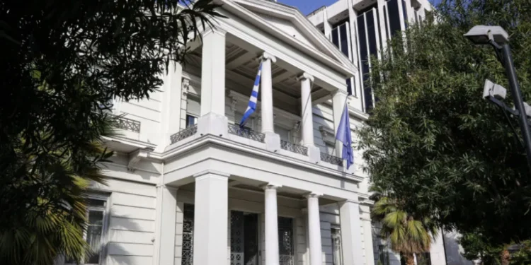 Μήνυμα ΥΠΕΞ προς Σκόπια: "Απόλυτα δεσμευτική η Συμφωνία των Πρεσπών"