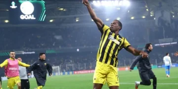 Η ΑΕΚ με επική ανατροπή στις καθυστερήσεις νίκησε με 3-2 την Κραϊόβα και πέρασε στους 16 του Conference League