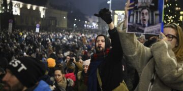 Ογκώδεις διαδηλώσεις στη Βουλγαρία κατά της απερχόμενης κυβέρνησης και της διαφθοράς