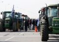 Αγροτικές κινητοποιήσεις: Συνεχίζονται τα μπλόκα σε όλη τη χώρα - Ουρές χιλιομέτρων από νταλίκες στα τελωνεία