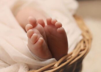 Κοριτσάκι 5 μηνών εντοπίστηκε νεκρό στο κρεβάτι των γονιών του