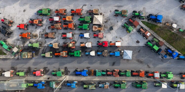 Κυβέρνηση για τα αιτήματα των αγροτών: Από τα 27 αιτήματα τα 16 ήδη έχουν ικανοποιηθεί ή αντιμετωπίζονται θετικά, 4 βρίσκονται υπό επεξεργασία