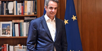 Δημοσκόπηση Metron Analysis: Ιστορικό χαμηλό 21% για τη ΝΔ, που παραμένει πρώτη - Ακολουθούν το ΠαΣοΚ με 11%, η Πλεύση Ελευθερίας και η Ελληνική Λύση