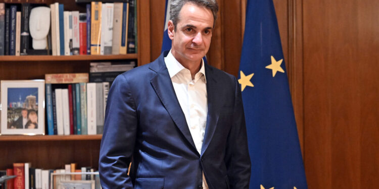 Δημοσκόπηση Metron Analysis: Ιστορικό χαμηλό 21% για τη ΝΔ, που παραμένει πρώτη - Ακολουθούν το ΠαΣοΚ με 11%, η Πλεύση Ελευθερίας και η Ελληνική Λύση