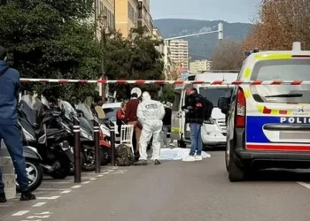 Γαλλία: H αστυνομία σκότωσε έναν 26χρονο που απειλούσε με μαχαίρι πολίτες στην Αζαξιό