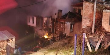 Φωτιά σε δύο σπίτια στο Ανηλίκιο Μετσόβου