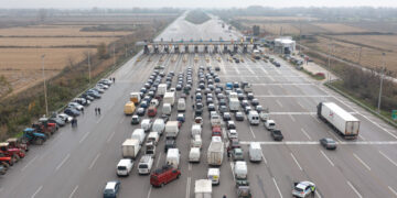 Αγροτικές κινητοποιήσεις: Κλείνει σήμερα η σήραγγα των Τεμπών