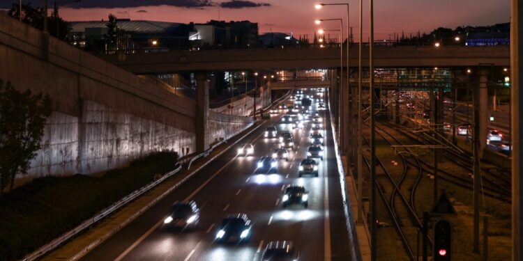 Σε λειτουργία στην Αττική οι «έξυπνες» κάμερες της Τροχαίας – Πάνω από 1.000 παραβάσεις σε 4 ημέρες