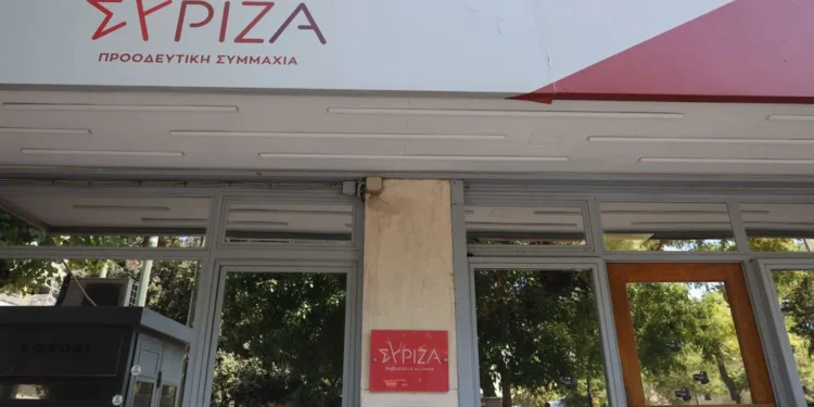 ΣΥΡΙΖΑ για την έφοδο της ΑΑΔΕ στα γραφεία του Συλλόγου Τεμπών: «Οι γνωστές αλητείες της Πειραιώς! Λίγο ντροπή. Φωνάζει ο κλέφτης…»