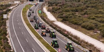 Κυβέρνηση προς τους αγρότες: Απαντήσαμε σύμφωνα με τις αντοχές της οικονομίας – Για αδιαλλαξία την κατηγορεί η αντιπολίτευση