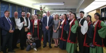 Τα χριστουγεννιάτικα κάλαντα στον Σ. Φάμελλο – Το μήνυμά του