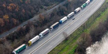 Στα μπλόκα παραμένουν οι αγρότες, αλλά με ανοιχτούς δρόμους – Νέα πανελλαδική σύσκεψη έως την Κυριακή