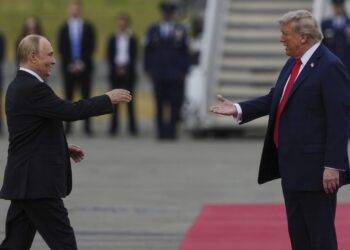 Άρθρο της Guardian: "Τραμπ και Πούτιν θέλουν να καταστρέψουν την Ευρώπη"