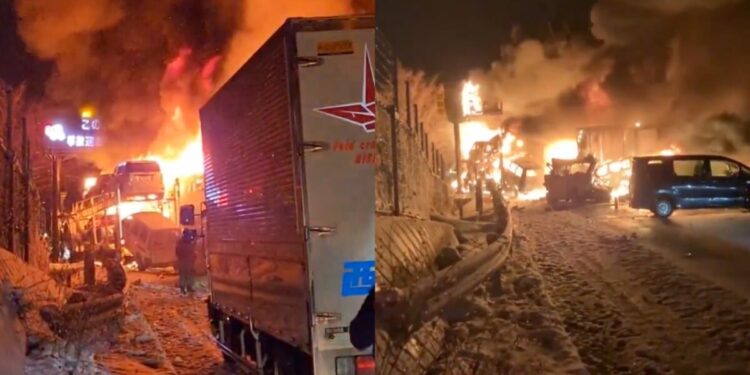 Μεγάλη φωτιά μετά από καραμπόλα 50 αυτοκινήτων στην Ιαπωνία: Ένας νεκρός, 26 τραυματίες