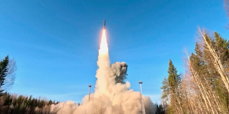 Ο Πούτιν μεταφέρει υπερηχητικούς βαλλιστικούς πυραύλους στη Λευκορωσία