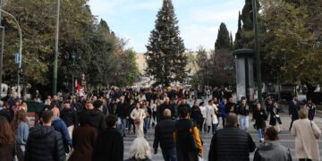 Ανοιχτά σήμερα, τελευταία Κυριακή του χρόνου, τα καταστήματα και τα σούπερ μάρκετ