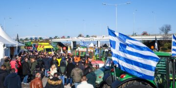 Αύριο, Δευτέρα, «κλείνουν» τους δρόμους οι αγρότες  – 14 μπλόκα λένε «ναι» σε διάλογο με την κυβέρνηση