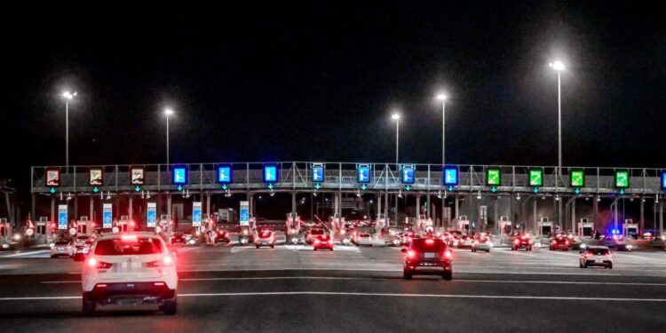 Μέγαρα: Σοβαρό τροχαίο με καραμπόλα έξι οχημάτων στην Εθνική Οδό Αθηνών – Κορίνθου