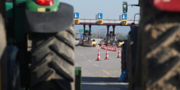 Θεσσαλονίκη: Οι αγρότες άνοιξαν προσωρινά το ρεύμα προς Αθήνα στο μπλόκο των Μαλγάρων