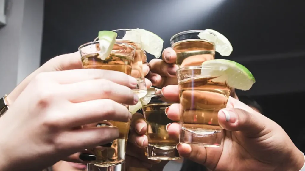 Ρέθυμνο: Συνελήφθη υπεύθυνη καταστήματος που σέρβιρε ποτά σε 4 ανήλικους - Δικογραφία και για τον ιδιοκτήτη