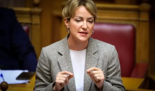 Αλεξάνδρα Σδούκου στο ERTnews: "Το ΠΑΣΟΚ “ντύθηκε” τροχονόμος για να αντιπολιτευτεί"