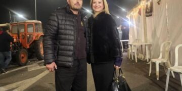 Συμπαράσταση της Μαρίας Καρυστιανού στους αγρότες – Πήγε στο μπλόκο της Νίκαιας