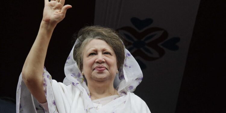 Πέθανε, σε ηλικία 80 ετών, η πρώτη γυναίκα πρωθυπουργός του Μπαγκλαντές, Χαλέντα Ζία