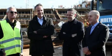 Ο Κ. Μητσοτάκης στο εργοτάξιο του νέου γηπέδου του Παναθηναϊκού, μαζί με τον Χάρη Δούκα και τον Γιάννη Αλαφούζο