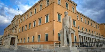 Κοινό αίτημα ΠΑΣΟΚ, ΣΥΡΙΖΑ και ΝΕΑΡ για σύγκληση της Επιτροπής Θεσμών και Διαφάνειας για το θέμα των υποκλοπών