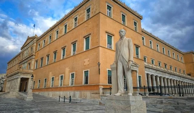 Κοινό αίτημα ΠΑΣΟΚ, ΣΥΡΙΖΑ και ΝΕΑΡ για σύγκληση της Επιτροπής Θεσμών και Διαφάνειας για το θέμα των υποκλοπών