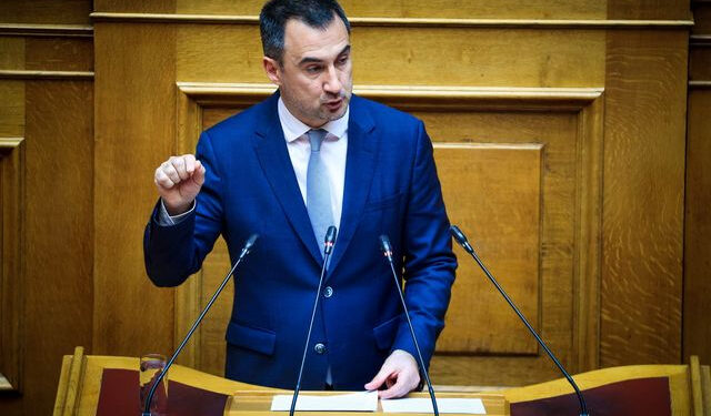 Πρωτοχρονιάτικο μήνυμα του Αλέξη Χαρίτση: "Έχουμε συνηθίσει τη δυστυχία και τη βία – Το 2026 να διεκδικήσουμε όσα μας αξίζουν"