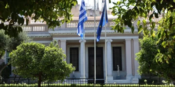 Σκληραίνει τη στάση του το Μαξίμου προς τους αγρότες: "Ή αλλάζετε στάση και έρχεστε να συζητήσουμε ή εφαρμόζουμε τον νόμο"