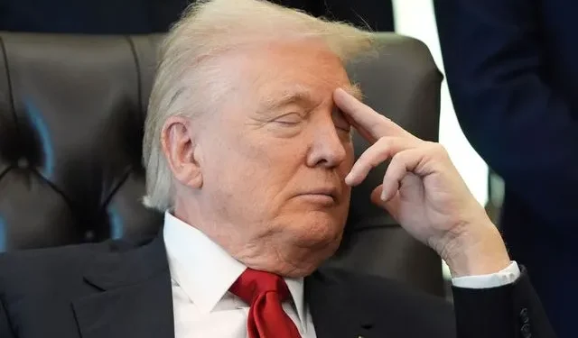 Ντόναλντ Τραμπ: “Δεν αποκοιμιέμαι σε υπουργικά συμβούλια, απλά κλείνω τα μάτια μου”