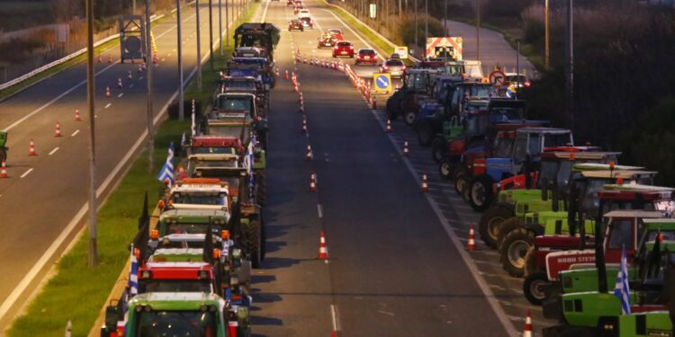 Αγροτικές κινητοποιήσεις: Εισηγήσεις για δυναμική κλιμάκωση και κάθοδο με τρακτέρ στην Αθήνα
