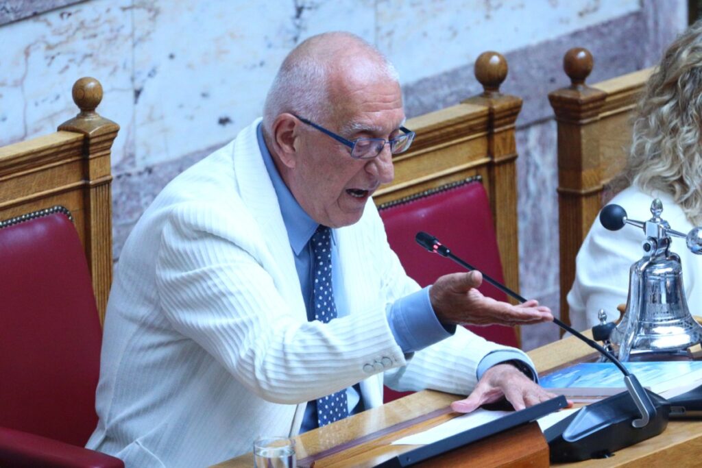 Επίθεση ΠΑΣΟΚ κατά του Κακλαμάνη: "Επιχειρεί να καθοδηγήσει τις διαδικασίες εκλογής διοικητών των Ανεξάρτητων Αρχών"