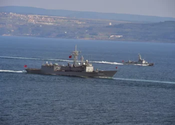 Συνεχίζονται οι τουρκικές προκλήσεις στο Αιγαίο: Φρεγάτα παρενόχλησε πλοίο που πόντιζε καλώδιο μεταξύ Αμοργού και Αστυπάλαιας