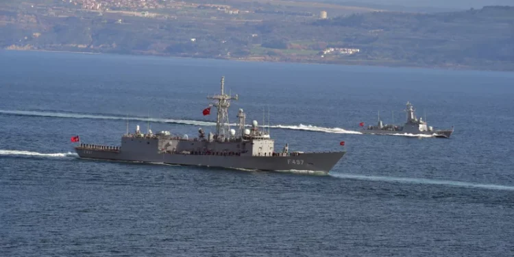 Συνεχίζονται οι τουρκικές προκλήσεις στο Αιγαίο: Φρεγάτα παρενόχλησε πλοίο που πόντιζε καλώδιο μεταξύ Αμοργού και Αστυπάλαιας