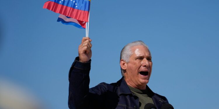 O πρόεδρος της Κούβας, Μιγκέλ Ντίας-Κανέλ, καλεί τις χώρες της Λατινικής Αμερικής να «συσπειρωθούν» μετά την αμερικανική επίθεση στη Βενεζουέλα