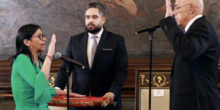 Βενεζουέλα: Ορκίστηκε και επίσημα προσωρινή πρόεδρος η Ντέλσι Ροντρίγκες