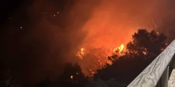 Κρήτη: Μεγάλη φωτιά στο χωριό Κεφάλι στην Κίσσαμο Χανίων