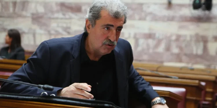 Πολάκης: Ανάρτηση με "καρφιά" για Καρυστιανού και Φαραντούρη