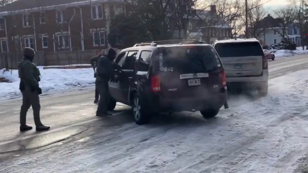 ΗΠΑ: Ομοσπονδιακοί πράκτορες στην Μινεάπολη σκότωσαν γυναίκα οδηγό