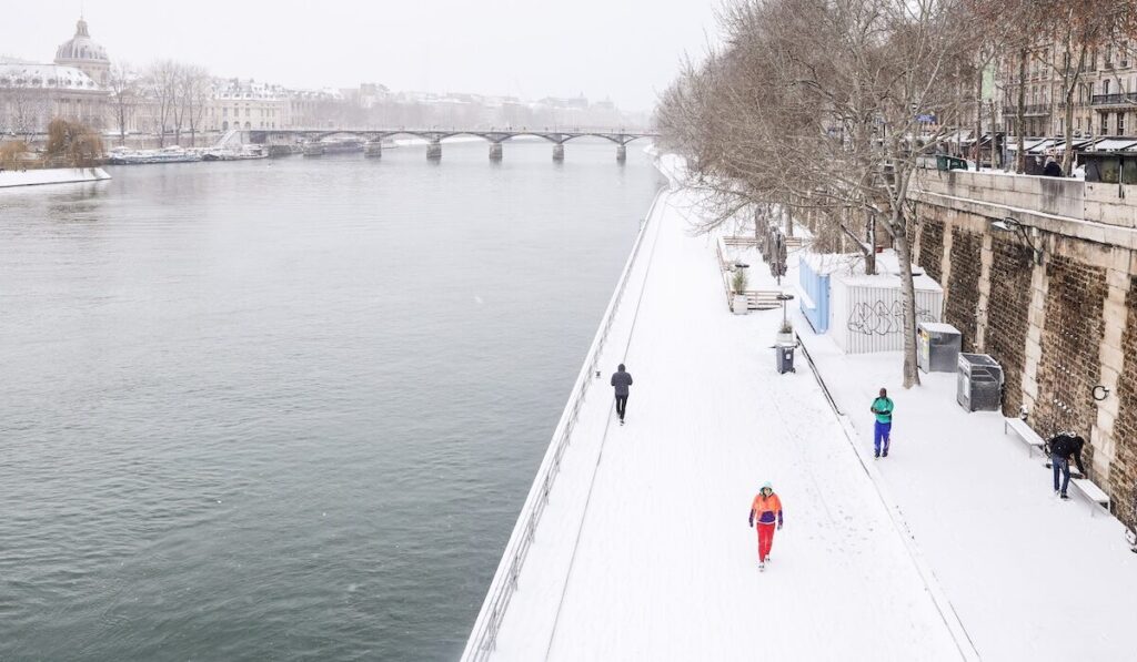 Κύμα ψύχους στην Δυτική Ευρώπη - Παρέλυσαν αεροδρόμια - μεγάλα προβλήματα στις συγκοινωνίες