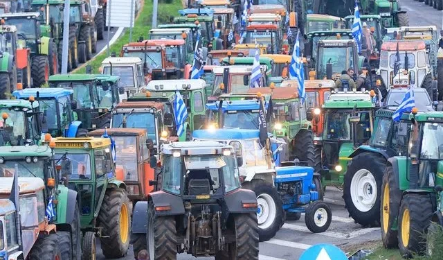 Συνάντηση Μητσοτάκη – αγροτών την Τρίτη με τα τρακτέρ στους δρόμους