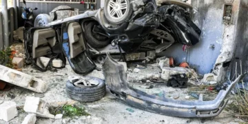 Αυτοκίνητο καρφώθηκε σε σπίτι στην Κόρινθο – 2 νεκροί